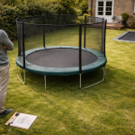 Køb af trampolin: Sådan vælger du størrelse, sikkerhed, underlag og placering i haven